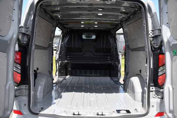 Ford Transit Custom 300 2.0 TDCI L2H1 Limited Camera, Cruise, Carplay, Virtual, 136pk, Stoelverwarming, Automaat, LED, Multimedia, Sensoren, Uniek!