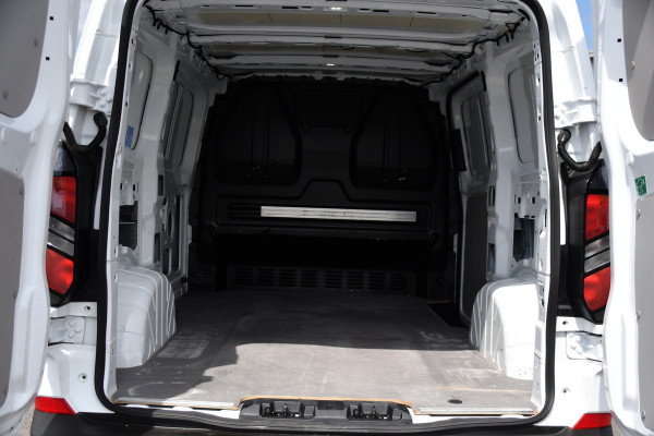 Ford Transit Custom 300 2.0 TDCI L1H1 AWD PB Edition Camera, Adaptieve Cruise, Carplay, 4x4, Virtual, 136pk, Automaat, LED, Multimedia, Sensoren, Uniek!