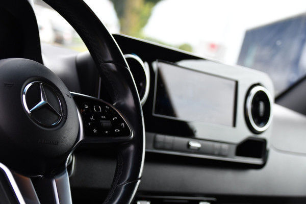 Mercedes-Benz Sprinter 314 2.2 CDI L2H2 Black Edition Full Options! Adaptieve Cruise, Camera, LED, Memory, Standkachel, Stoelverwarming, Trekhaak, Voorruit verwarming, Carplay, 10,5'' Mbux, Uniek!