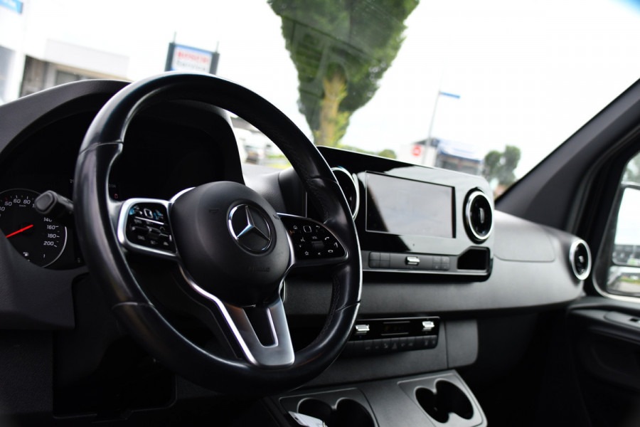 Mercedes-Benz Sprinter 314 2.2 CDI L2H2 Black Edition Full Options! Adaptieve Cruise, Camera, LED, Memory, Standkachel, Stoelverwarming, Trekhaak, Voorruit verwarming, Carplay, 10,5'' Mbux, Uniek!