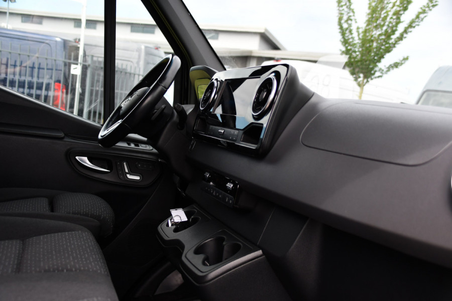 Mercedes-Benz Sprinter 314 2.2 CDI L2H2 Black Edition Full Options! Adaptieve Cruise, Camera, LED, Memory, Standkachel, Stoelverwarming, Trekhaak, Voorruit verwarming, Carplay, 10,5'' Mbux, Uniek!