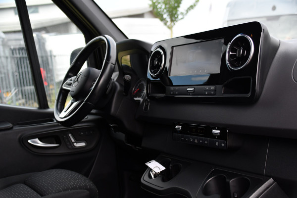 Mercedes-Benz Sprinter 314 2.2 CDI L2H2 Black Edition Full Options! Adaptieve Cruise, Camera, LED, Memory, Standkachel, Stoelverwarming, Trekhaak, Voorruit verwarming, Carplay, 10,5'' Mbux, Uniek!