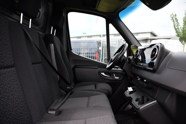 Mercedes-Benz Sprinter 314 2.2 CDI L2H2 Black Edition Full Options! Adaptieve Cruise, Camera, LED, Memory, Standkachel, Stoelverwarming, Trekhaak, Voorruit verwarming, Carplay, 10,5'' Mbux, Uniek!