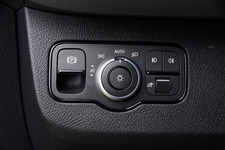 Mercedes-Benz Sprinter 314 2.2 CDI L2H2 Black Edition Full Options! Adaptieve Cruise, Camera, LED, Memory, Standkachel, Stoelverwarming, Trekhaak, Voorruit verwarming, Carplay, 10,5'' Mbux, Uniek!
