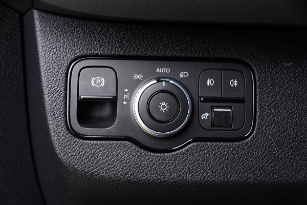 Mercedes-Benz Sprinter 314 2.2 CDI L2H2 Black Edition Full Options! Adaptieve Cruise, Camera, LED, Memory, Standkachel, Stoelverwarming, Trekhaak, Voorruit verwarming, Carplay, 10,5'' Mbux, Uniek!