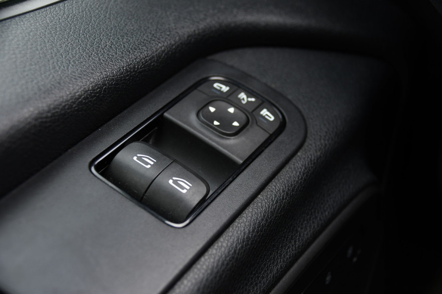 Mercedes-Benz Sprinter 314 2.2 CDI L2H2 Black Edition Full Options! Adaptieve Cruise, Camera, LED, Memory, Standkachel, Stoelverwarming, Trekhaak, Voorruit verwarming, Carplay, 10,5'' Mbux, Uniek!
