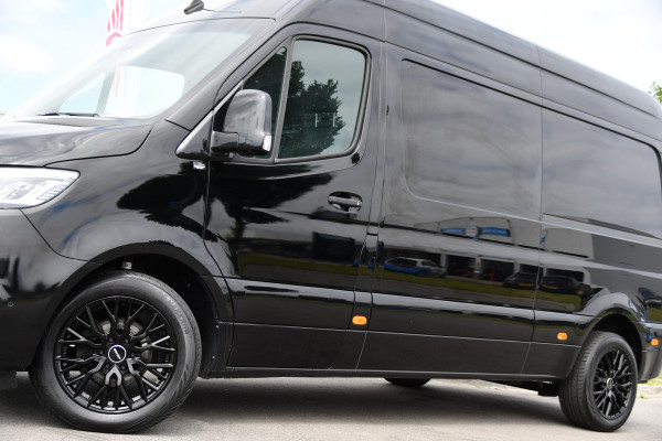 Mercedes-Benz Sprinter 314 2.2 CDI L2H2 Black Edition Full Options! Adaptieve Cruise, Camera, LED, Memory, Standkachel, Stoelverwarming, Trekhaak, Voorruit verwarming, Carplay, 10,5'' Mbux, Uniek!