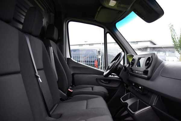 Mercedes-Benz Sprinter 519 V6 3.0 CDI L2H1 PB Edition Camera, Cruise, Carplay, 3500kg Trekhaak, LED, Mbux, Geveerde Stoel, Uniek! 319