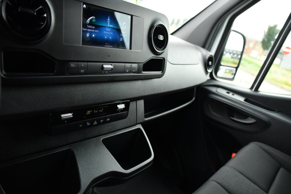 Mercedes-Benz Sprinter 519 V6 3.0 CDI L2H1 PB Edition Camera, Cruise, Carplay, 3500kg Trekhaak, LED, Mbux, Geveerde Stoel, Uniek! 319