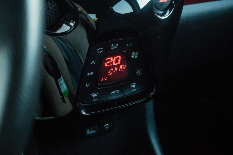Citroën C1 1.0 VTi JCC+ Collectors Edition [ UNIEK Carplay Camera Nieuwstaat Climate Control Extra Getint Glas ]