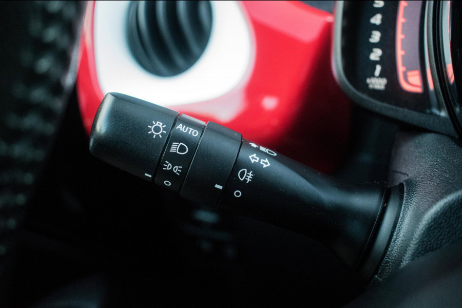 Citroën C1 1.0 VTi JCC+ Collectors Edition [ UNIEK Carplay Camera Nieuwstaat Climate Control Extra Getint Glas ]