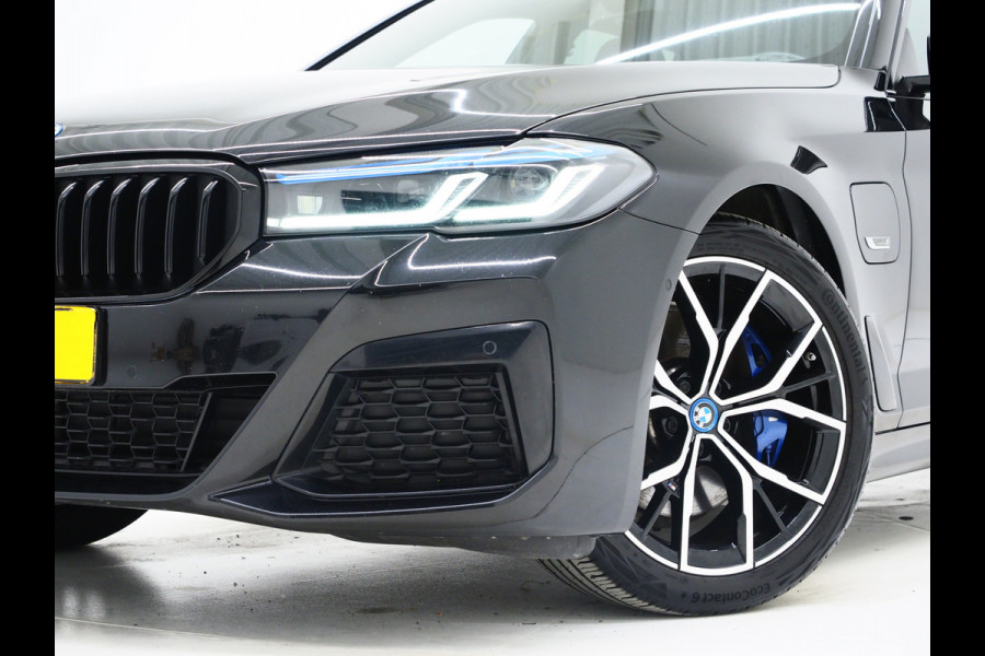 BMW 5 Serie Touring 530e M Sport Shadow Line | Panoramadak | Leder | LaserLED | HUD | Keyless | Sfeerlicht | Camera | Dodehoek