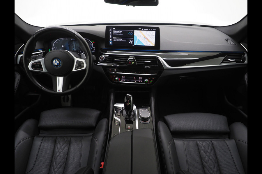 BMW 5 Serie Touring 530e M Sport Shadow Line | Panoramadak | Leder | LaserLED | HUD | Keyless | Sfeerlicht | Camera | Dodehoek