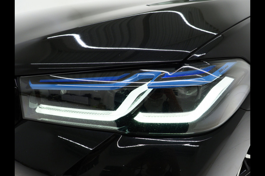 BMW 5 Serie Touring 530e M Sport Shadow Line | Panoramadak | Leder | LaserLED | HUD | Keyless | Sfeerlicht | Camera | Dodehoek