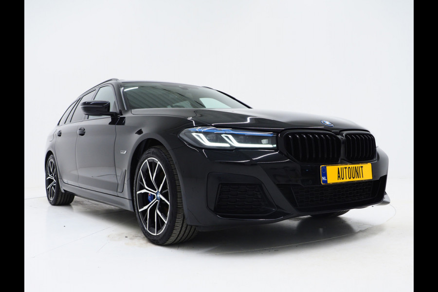 BMW 5 Serie Touring 530e M Sport Shadow Line | Panoramadak | Leder | LaserLED | HUD | Keyless | Sfeerlicht | Camera | Dodehoek