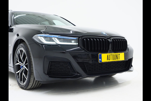BMW 5 Serie Touring 530e M Sport Shadow Line | Panoramadak | Leder | LaserLED | HUD | Keyless | Sfeerlicht | Camera | Dodehoek
