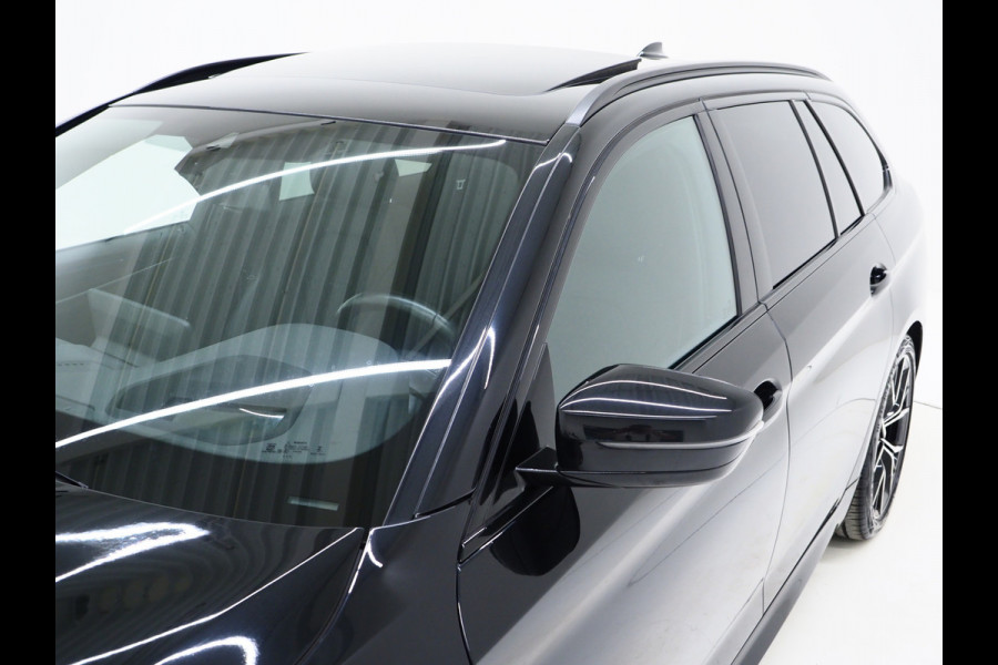 BMW 5 Serie Touring 530e M Sport Shadow Line | Panoramadak | Leder | LaserLED | HUD | Keyless | Sfeerlicht | Camera | Dodehoek