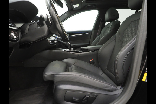 BMW 5 Serie Touring 530e M Sport Shadow Line | Panoramadak | Leder | LaserLED | HUD | Keyless | Sfeerlicht | Camera | Dodehoek