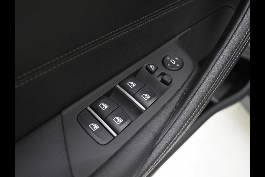 BMW 5 Serie Touring 530e M Sport Shadow Line | Panoramadak | Leder | LaserLED | HUD | Keyless | Sfeerlicht | Camera | Dodehoek