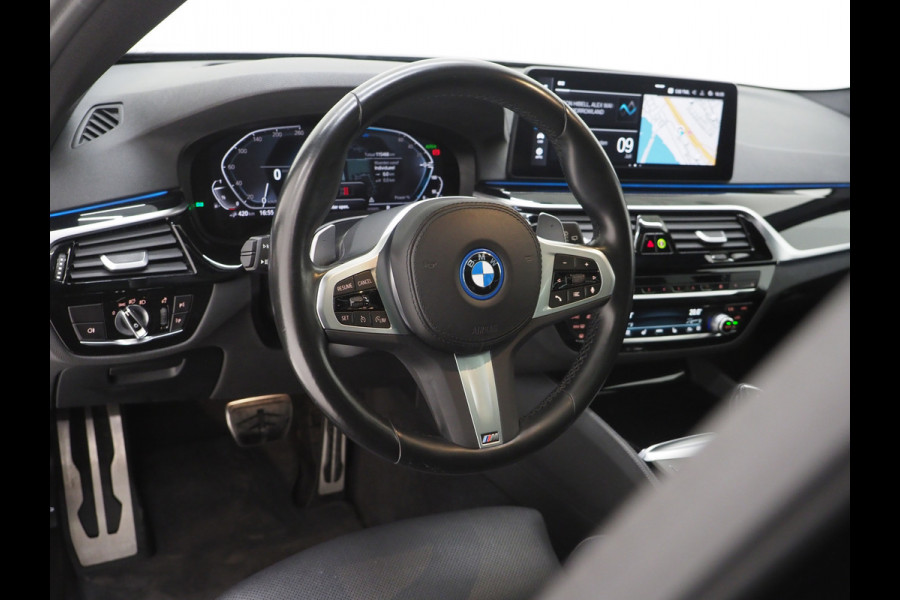 BMW 5 Serie Touring 530e M Sport Shadow Line | Panoramadak | Leder | LaserLED | HUD | Keyless | Sfeerlicht | Camera | Dodehoek