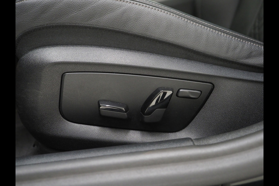 BMW 5 Serie Touring 530e M Sport Shadow Line | Panoramadak | Leder | LaserLED | HUD | Keyless | Sfeerlicht | Camera | Dodehoek