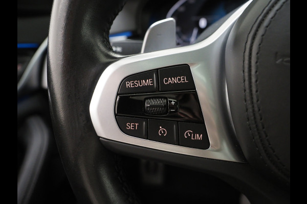 BMW 5 Serie Touring 530e M Sport Shadow Line | Panoramadak | Leder | LaserLED | HUD | Keyless | Sfeerlicht | Camera | Dodehoek