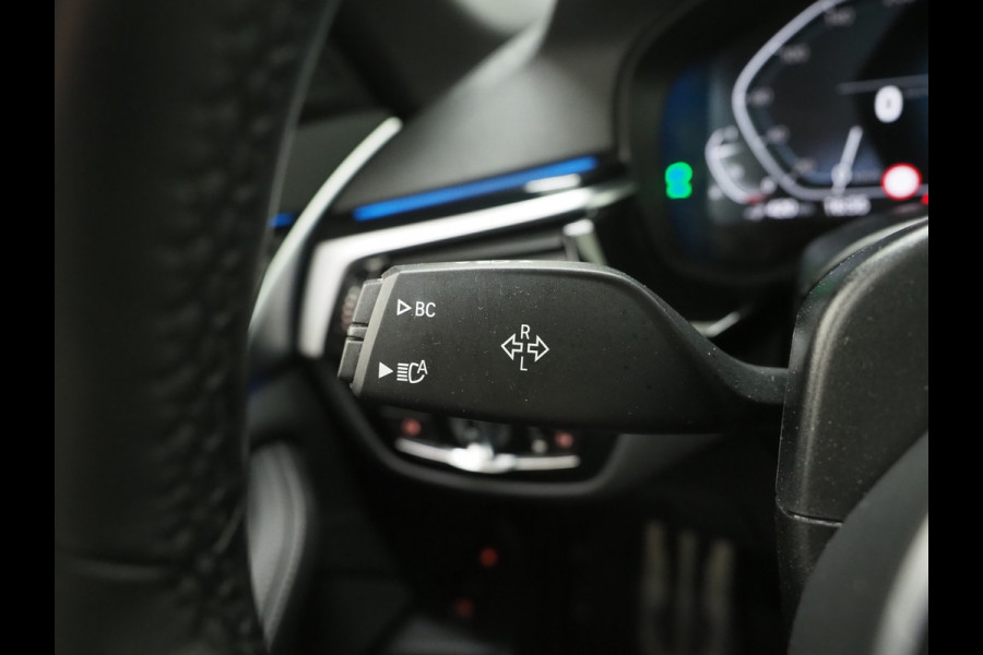 BMW 5 Serie Touring 530e M Sport Shadow Line | Panoramadak | Leder | LaserLED | HUD | Keyless | Sfeerlicht | Camera | Dodehoek