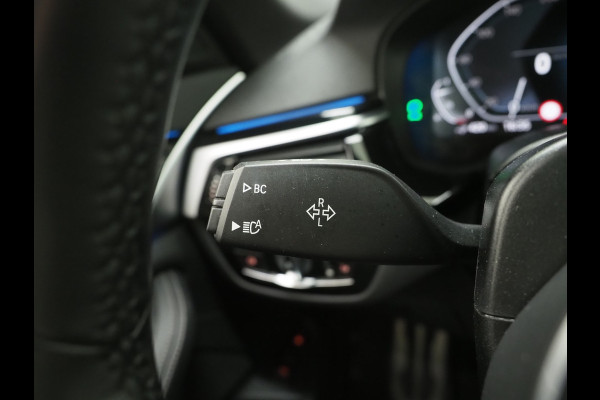 BMW 5 Serie Touring 530e M Sport Shadow Line | Panoramadak | Leder | LaserLED | HUD | Keyless | Sfeerlicht | Camera | Dodehoek