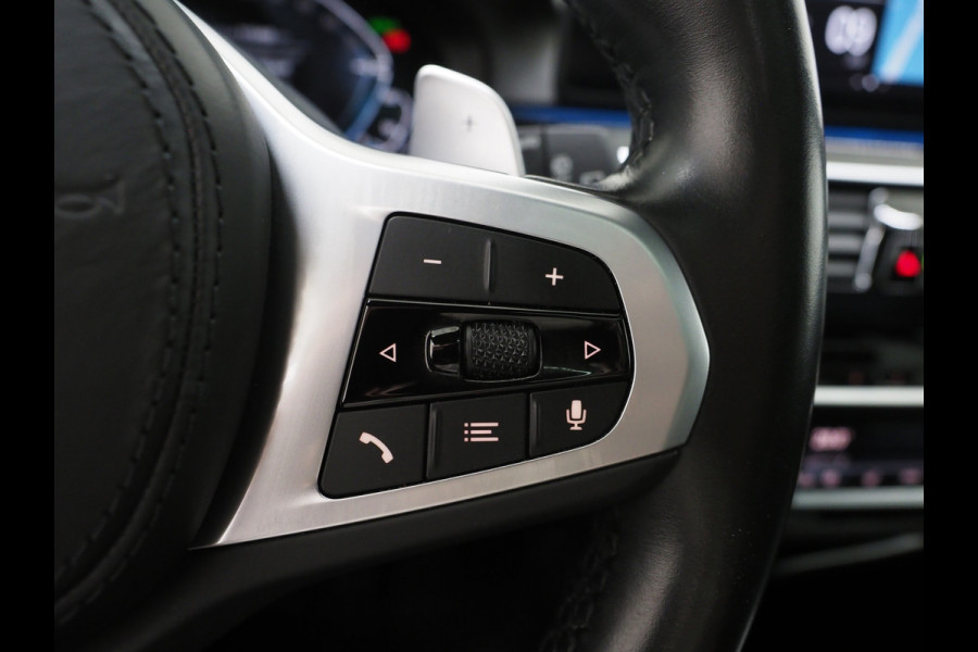 BMW 5 Serie Touring 530e M Sport Shadow Line | Panoramadak | Leder | LaserLED | HUD | Keyless | Sfeerlicht | Camera | Dodehoek