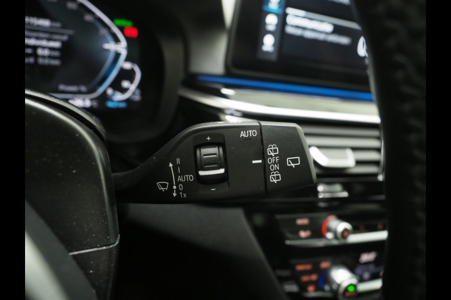 BMW 5 Serie Touring 530e M Sport Shadow Line | Panoramadak | Leder | LaserLED | HUD | Keyless | Sfeerlicht | Camera | Dodehoek