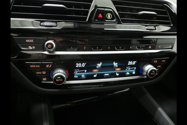 BMW 5 Serie Touring 530e M Sport Shadow Line | Panoramadak | Leder | LaserLED | HUD | Keyless | Sfeerlicht | Camera | Dodehoek