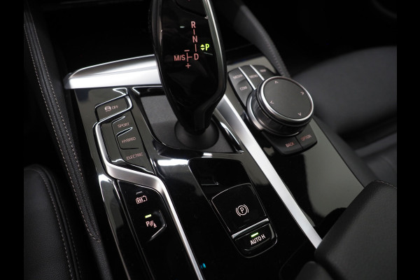 BMW 5 Serie Touring 530e M Sport Shadow Line | Panoramadak | Leder | LaserLED | HUD | Keyless | Sfeerlicht | Camera | Dodehoek