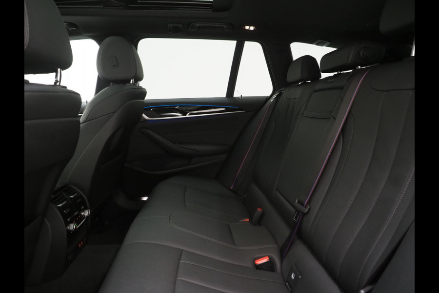 BMW 5 Serie Touring 530e M Sport Shadow Line | Panoramadak | Leder | LaserLED | HUD | Keyless | Sfeerlicht | Camera | Dodehoek