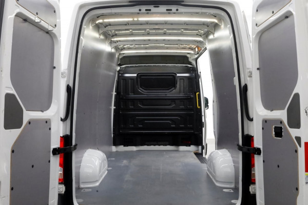 Volkswagen Crafter 30 2.0 TDI 140pk L3H3 (L2H2) Comfortline Airco/Navi/Camera 10-2022