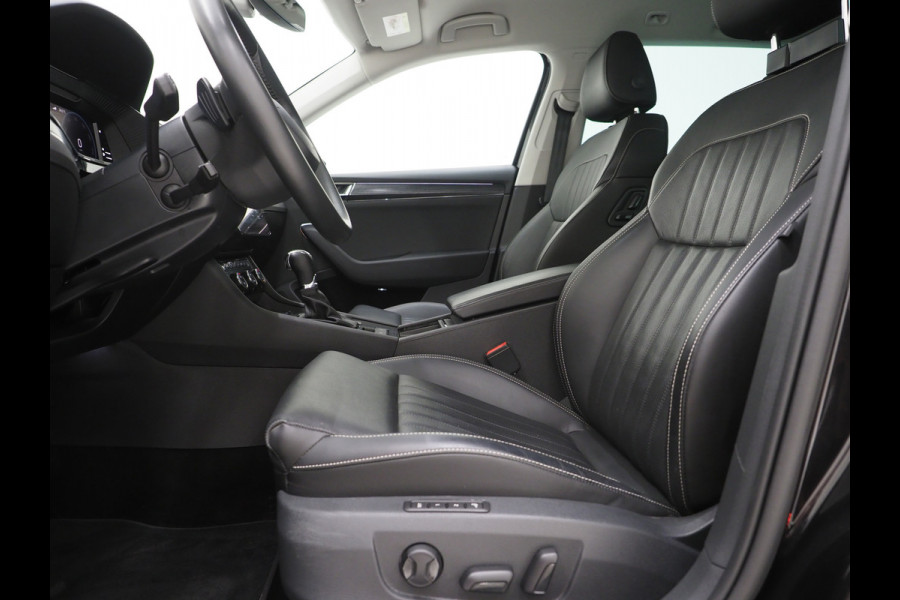 Škoda Superb Combi 1.4 TSI iV Style | Leder | Trekhaak | 360 | Massage | Stoelkoeling | Keyless | Virtual | Sfeerlicht