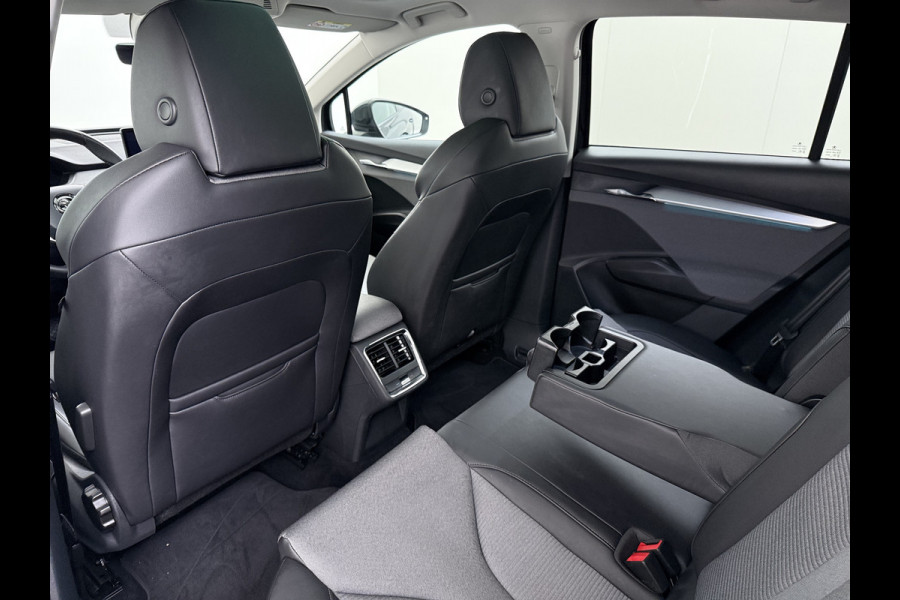 Škoda ENYAQ iV 60 SOH 92% Warmtepomp Panoramadak Adap.Cruise 3-Zone Stoelverwarming Keyless advanced Ecc Pdc Android Auto Apple Carplay Privacy Glas Lmv Led Isofix Lane Assist Verkeersbord herkenning 1e Eigenaar Dealeronderhouden Origineel Nederlandse Auto