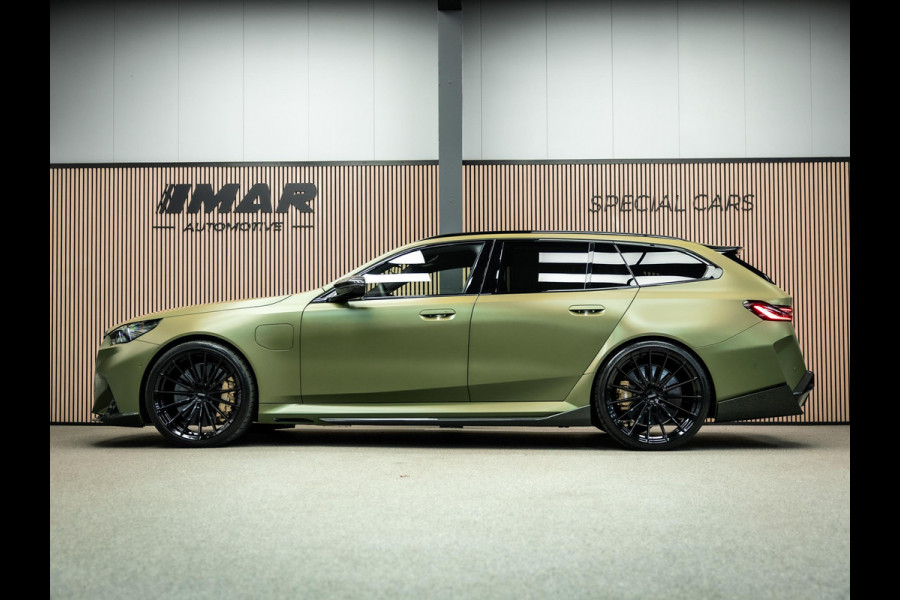 BMW 5 Serie Touring M5 Unieke kleur, Vossen 23/22 inch,Akrapovic, Carbon pack rondom