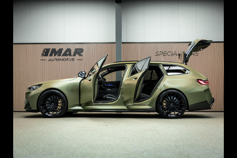BMW 5 Serie Touring M5 Unieke kleur, Vossen 23/22 inch,Akrapovic, Carbon pack rondom