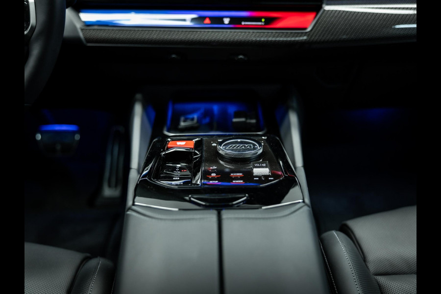 BMW 5 Serie Touring M5 Unieke kleur, Vossen 23/22 inch,Akrapovic, Carbon pack rondom