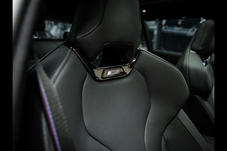 BMW 5 Serie Touring M5 Unieke kleur, Vossen 23/22 inch,Akrapovic, Carbon pack rondom