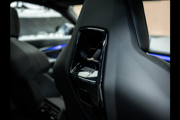 BMW 5 Serie Touring M5 Unieke kleur, Vossen 23/22 inch,Akrapovic, Carbon pack rondom