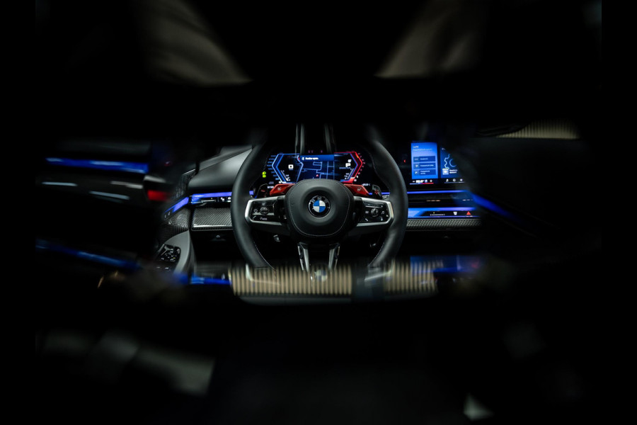 BMW 5 Serie Touring M5 Unieke kleur, Vossen 23/22 inch,Akrapovic, Carbon pack rondom