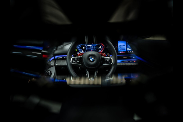 BMW 5 Serie Touring M5 Unieke kleur, Vossen 23/22 inch,Akrapovic, Carbon pack rondom