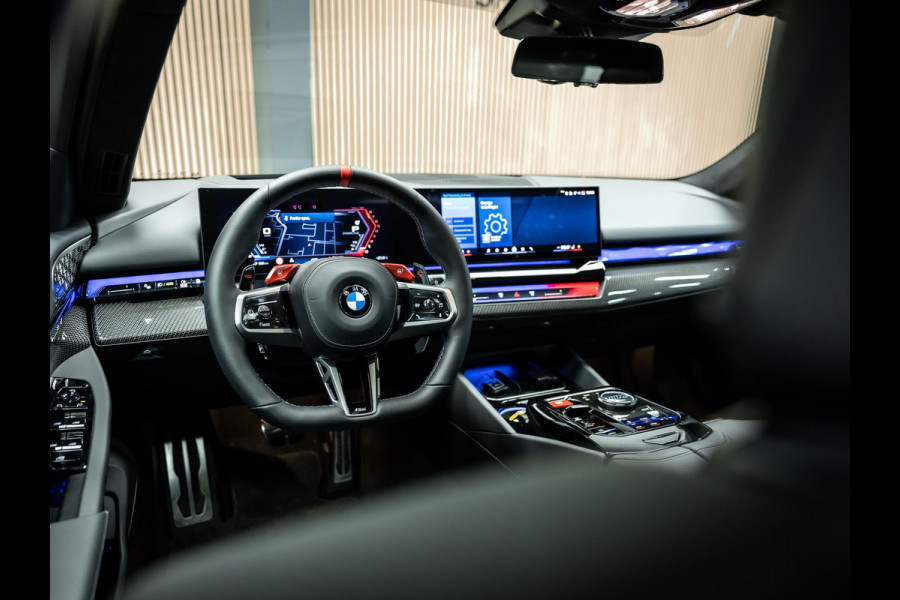 BMW 5 Serie Touring M5 Unieke kleur, Vossen 23/22 inch,Akrapovic, Carbon pack rondom