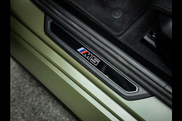 BMW 5 Serie Touring M5 Unieke kleur, Vossen 23/22 inch,Akrapovic, Carbon pack rondom