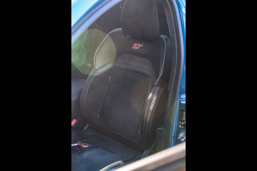 Ford FOCUS Wagon 2.3 EcoBoost ST-3 *Pano*B&O*Keyless*Camera*Elek. Stoelen*