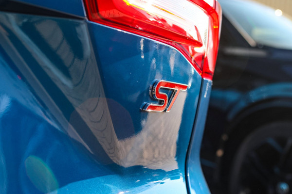 Ford FOCUS Wagon 2.3 EcoBoost ST-3 *Pano*B&O*Keyless*Camera*Elek. Stoelen*