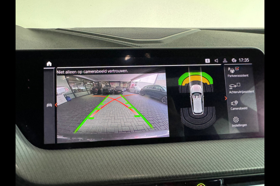 BMW 1-serie M135i xDrive High Executive Edition Pano|HuD|H/K