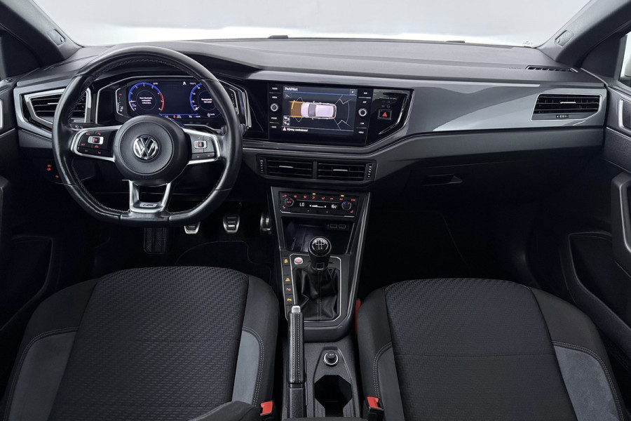Volkswagen Polo 1.0 TSI Highline Business R-Line (PANORAMADAK, VIRTUAL, STOELVERWARMING, CAMERA, LED, CARPLAY, PDC)