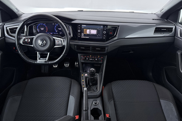 Volkswagen Polo 1.0 TSI Highline Business R-Line (PANORAMADAK, VIRTUAL, STOELVERWARMING, CAMERA, LED, CARPLAY, PDC)
